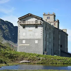 Hospice Du Petit Saint Bernard Hotel